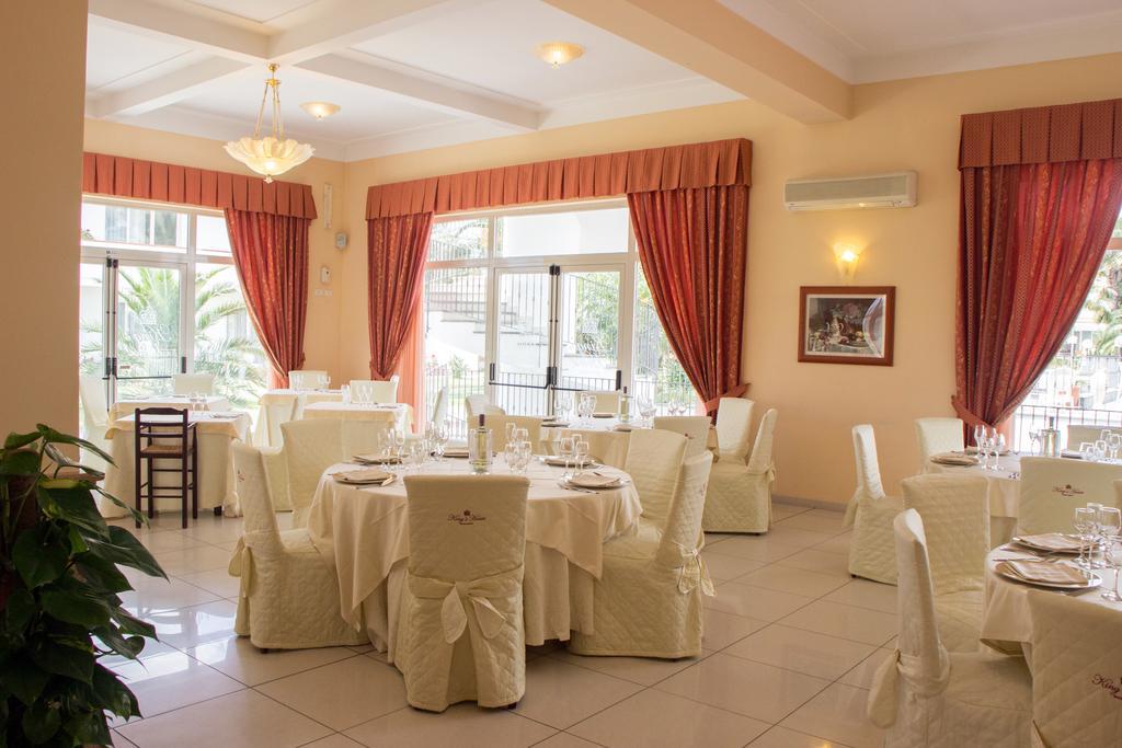 King'S House Hotel Resort Mascali Exteriör bild