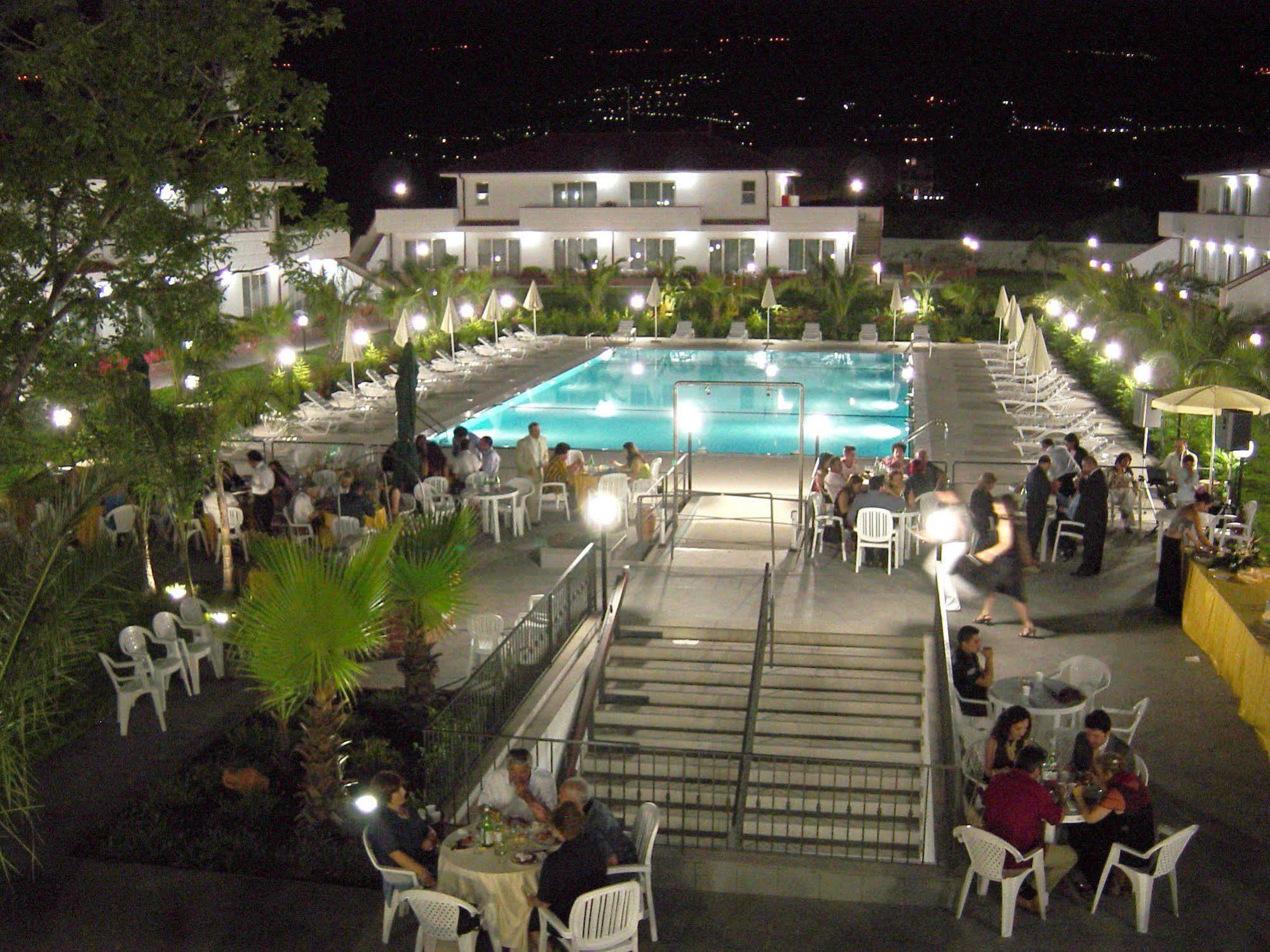 King'S House Hotel Resort Mascali Exteriör bild