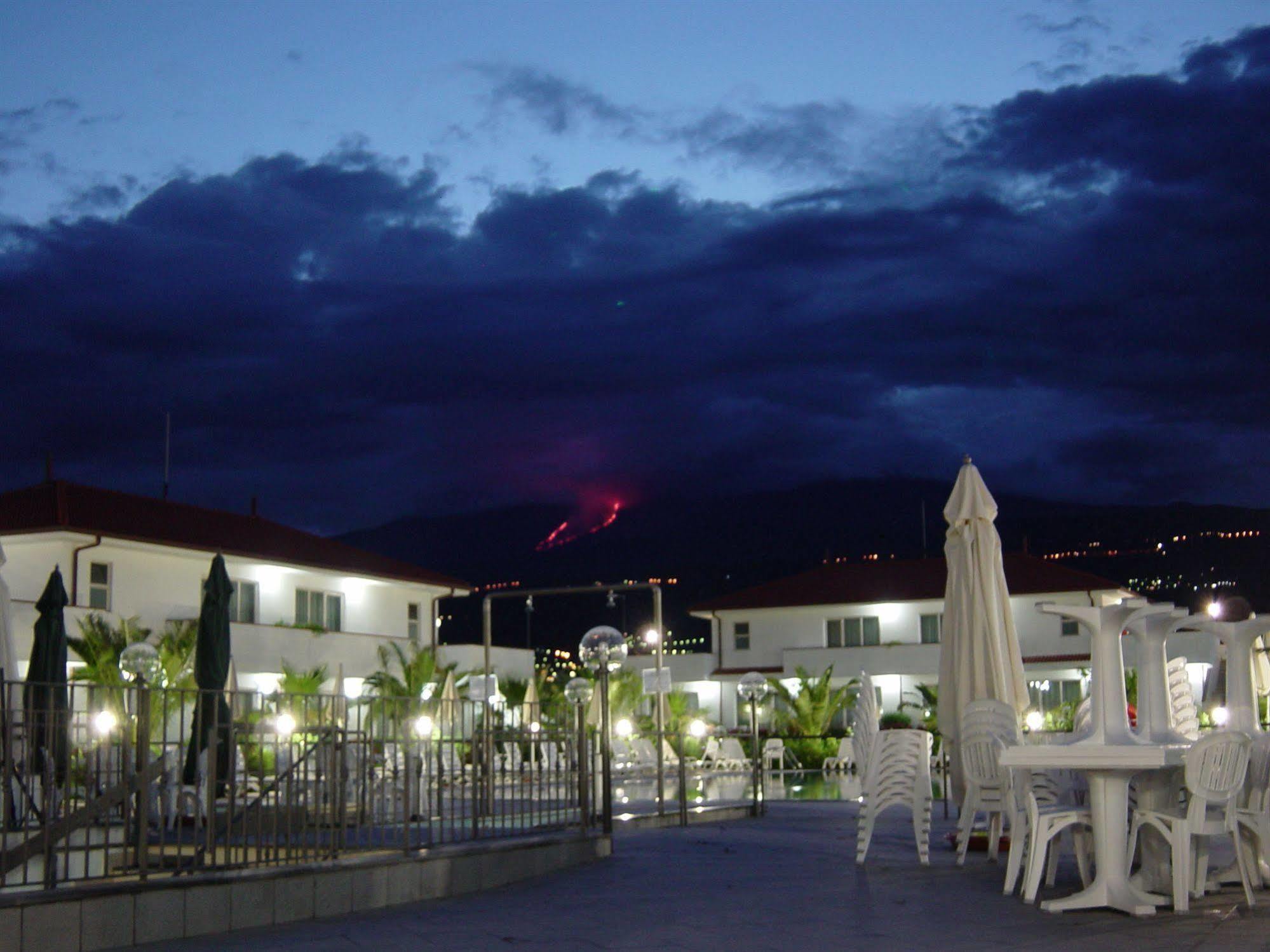 King'S House Hotel Resort Mascali Exteriör bild