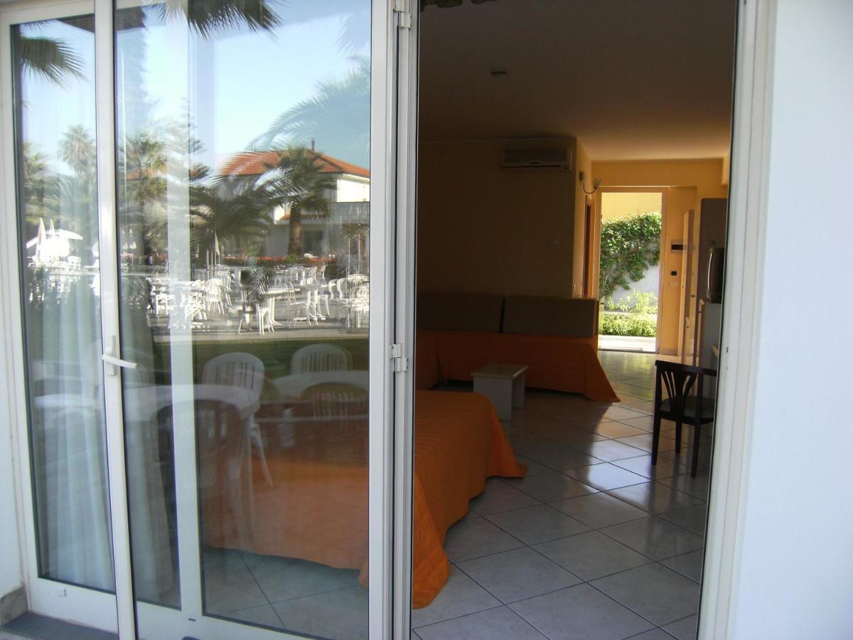 King'S House Hotel Resort Mascali Exteriör bild